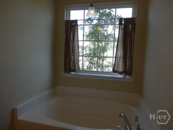 $2,100 | 185 Willow Oak Drive, Richmond Hill, GA 31324