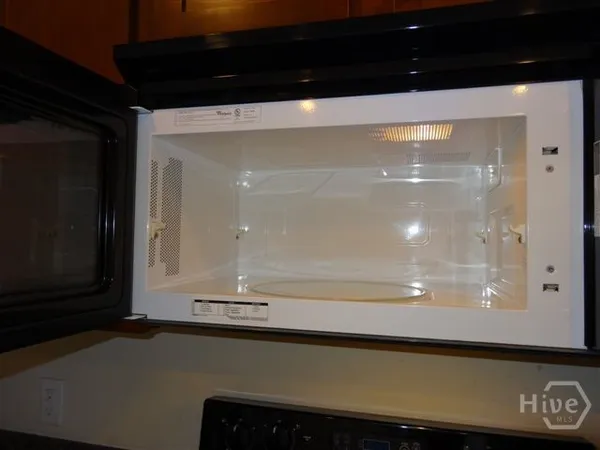 $2,100 | 185 Willow Oak Drive, Richmond Hill, GA 31324