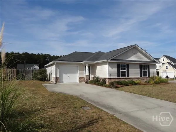 $2,100 | 185 Willow Oak Drive, Richmond Hill, GA 31324