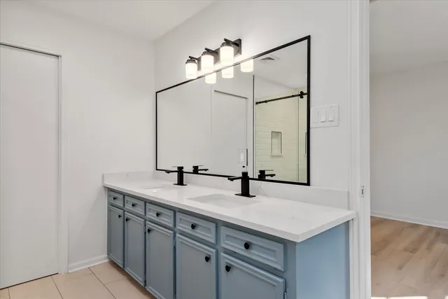 a view of a utility room