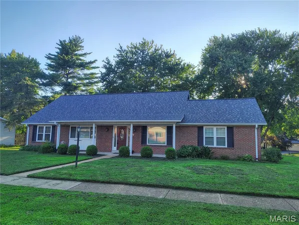 $474,900 | 1029 Fernway Lane, St. Louis, MO 63141