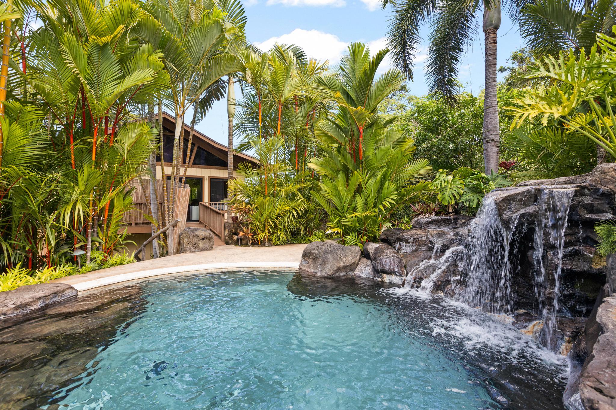 78-6737 Walua Road Kailua-Kona, HI 96740 - Photo 11 of 21 a view of a house with a yard