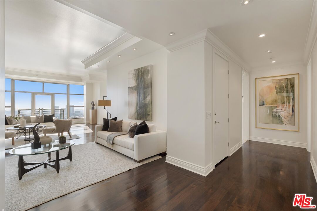 10776 Wilshire Boulevard, Unit 1904 Los Angeles, CA 90024 - Photo 3 of 26