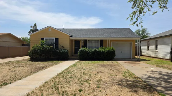 $1,700 | 2403 38th Street, Lubbock, TX 79412