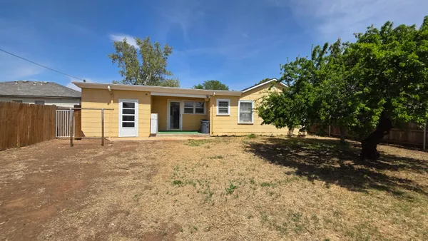 $1,700 | 2403 38th Street, Lubbock, TX 79412