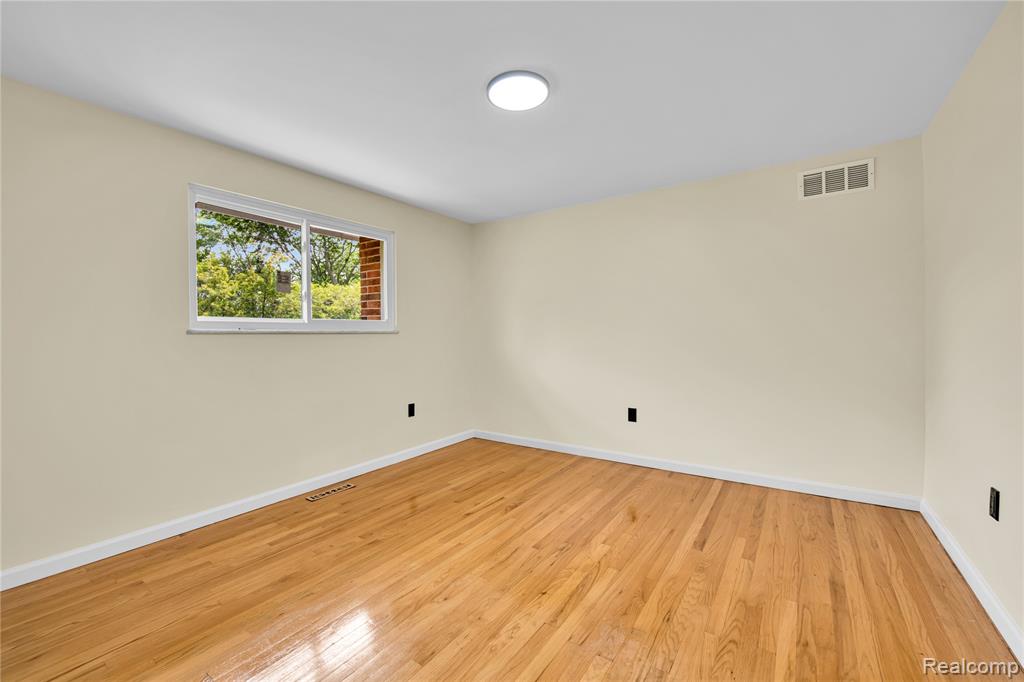 19128 Cheyenne Street Clinton Township, MI 48036 - Photo 20 of 36
