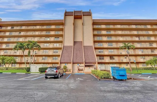 $2,000 | 3001 West Rolling Hills Circle, Unit 608, Davie, FL 33328