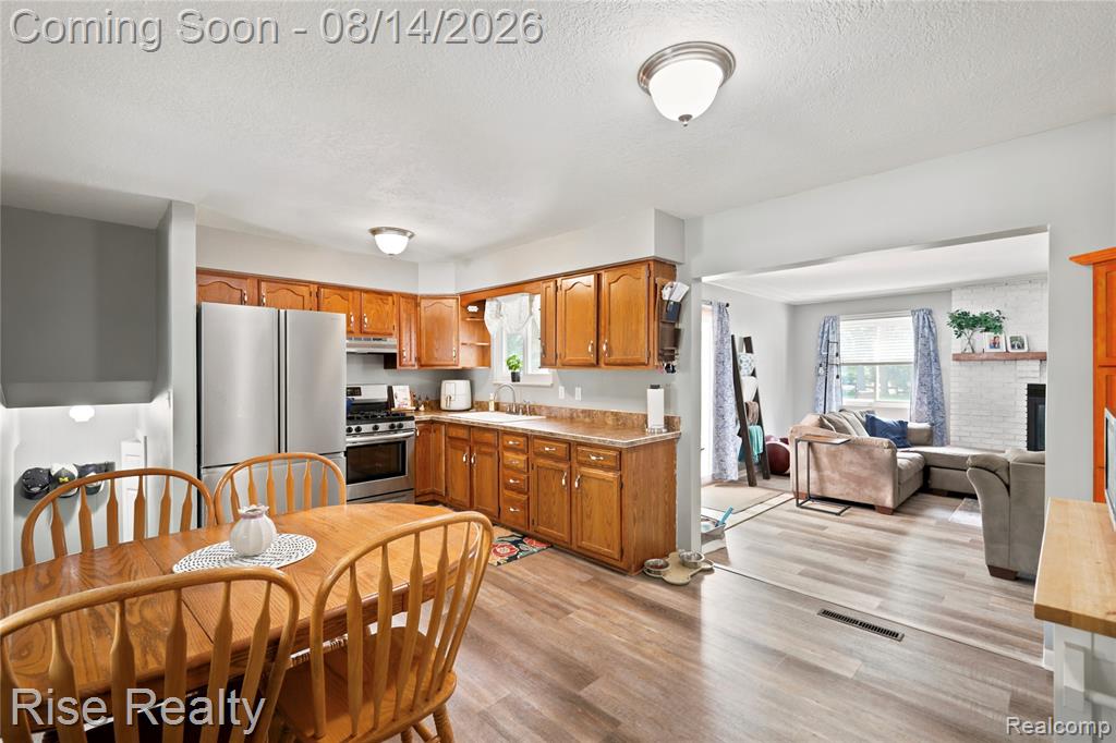10215 West Frances Road Flushing, MI 48433 - Photo 9 of 31 Gallery Image 9