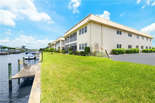 $179,000 | 909 Southeast 46th Lane, Unit 104, Cape Coral, FL 33904