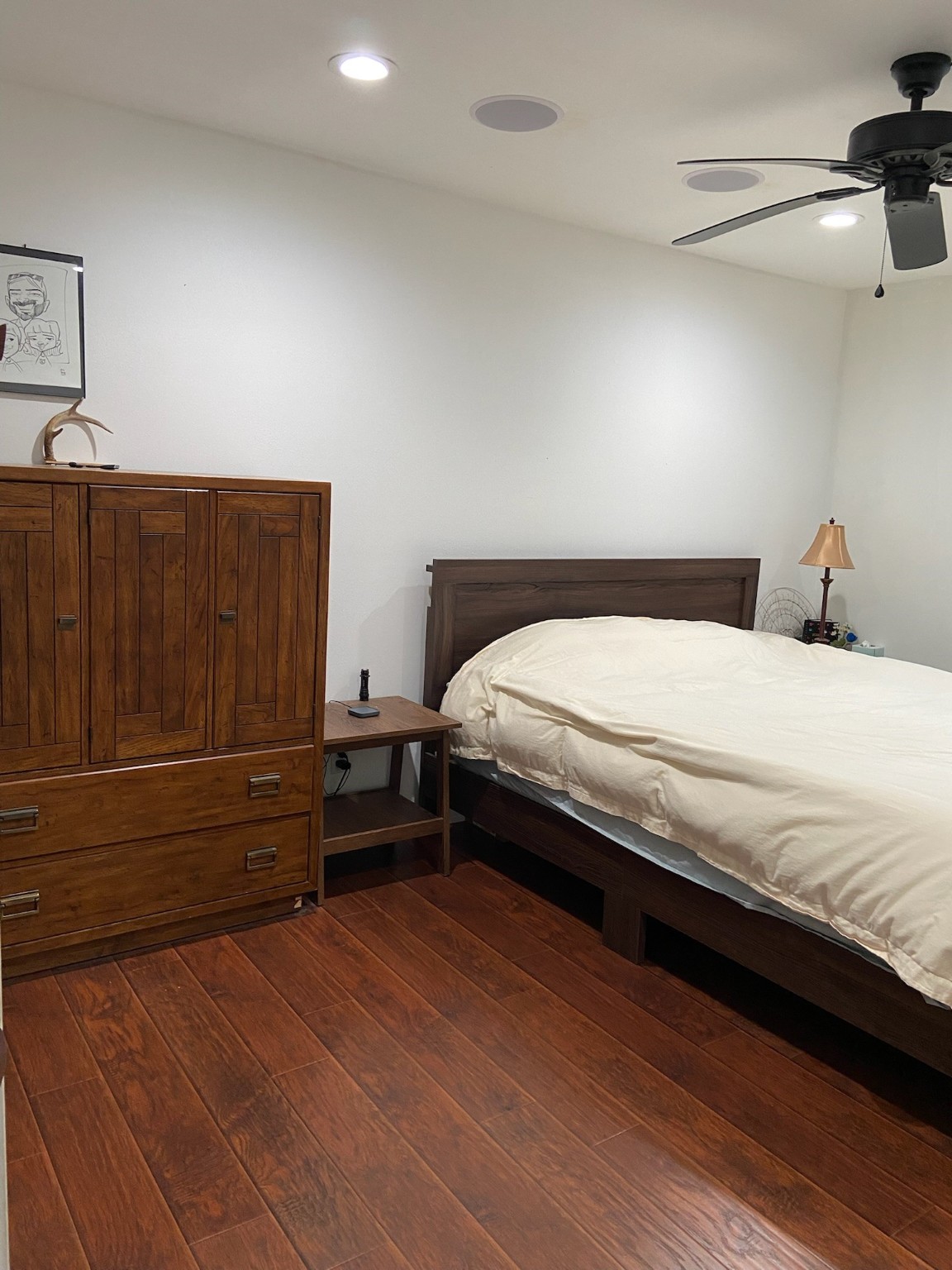 195 Rim Rock Road Onalaska, TX 77360 - Photo 22 of 45 a bedroom with a bed and cabinets