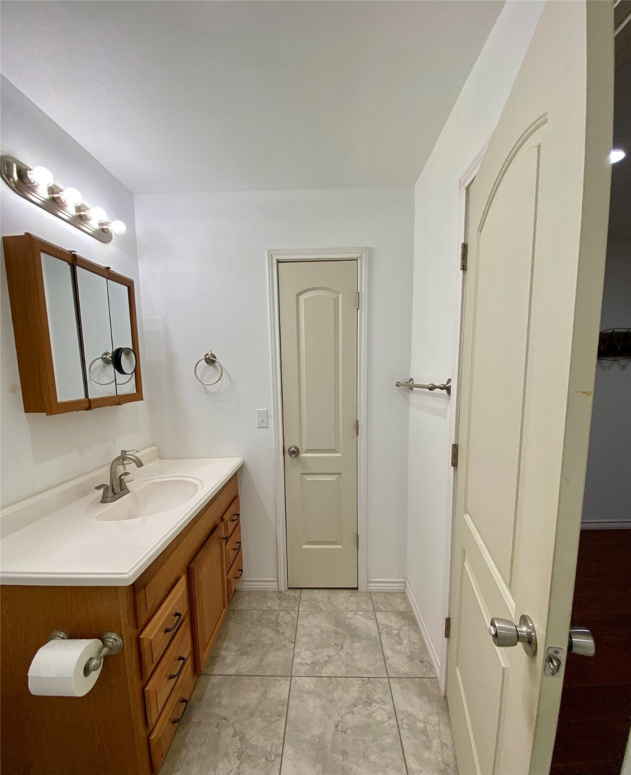 195 Rim Rock Road Onalaska, TX 77360 - Photo 25 of 45 a bathroom with a sink double vanity and a mirror