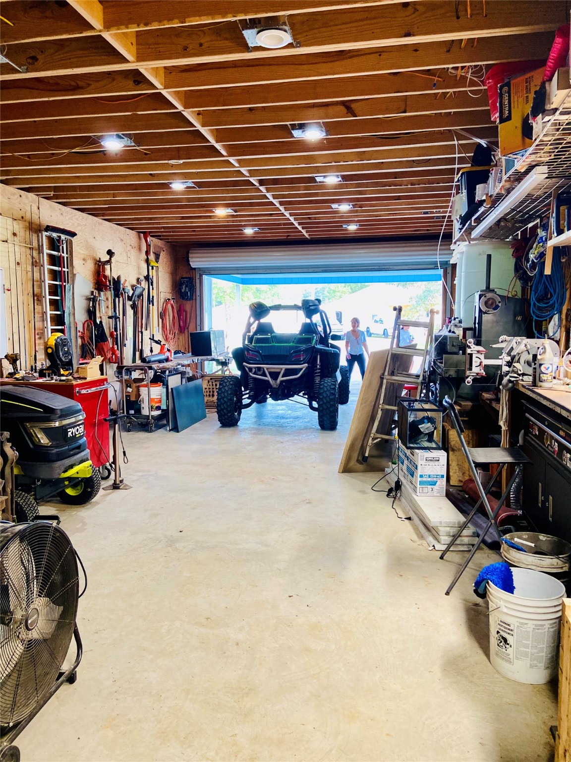195 Rim Rock Road Onalaska, TX 77360 - Photo 38 of 45 a view of a room with gym equipment