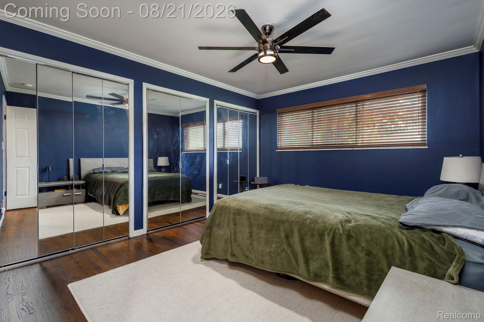 416 Barclay Road Grosse Pointe, MI 48236 - Photo 17 of 34 Dark wood-finish flooring with a light area rug
