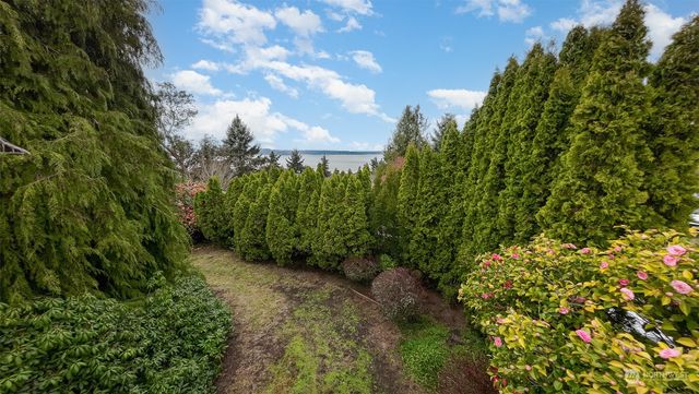 a view of yellow house with a yard
