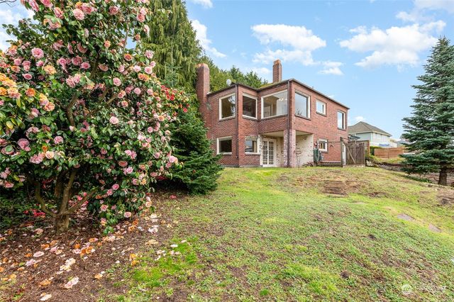 an aerial view of houses with yard