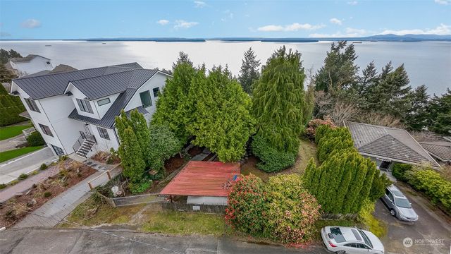 $1,000,000 | 4085 Hillcrest Avenue Southwest, Seattle, WA 98116