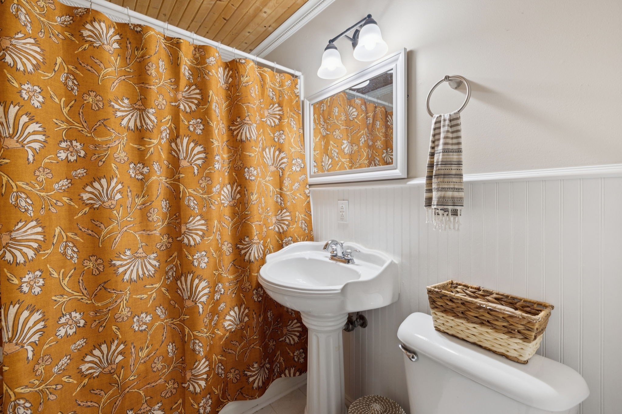 3225 Pinson School Road Greenbrier, TN 37073 - Photo 56 of 96 a bathroom with a sink toilet and a mirror