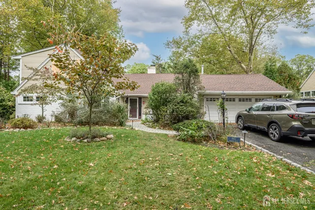 $900,000 | 865 Norgate Drive, Ridgewood, NJ 07450