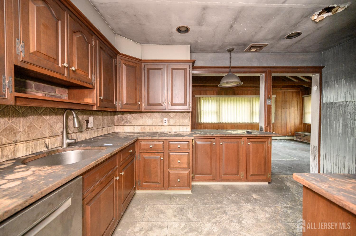 865 Norgate Drive Ridgewood, NJ 07450 - Photo 16 of 45