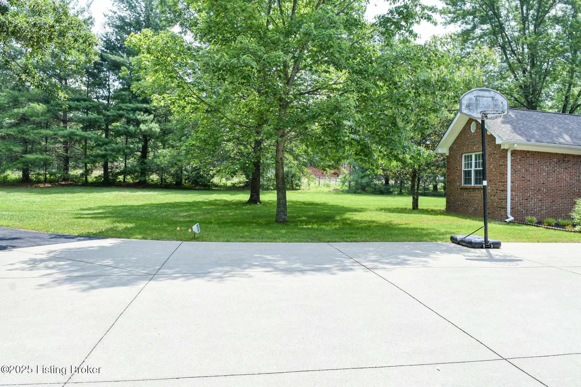 9108 Fairmount Road Louisville, KY 40291 - Photo 12 of 109 FairmountRd_0037