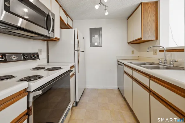 $169,000 | 118 Carriage Crossing Lane, Unit 118, Middletown, CT 06457