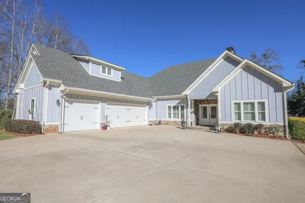 a view of a house with a outdoor space
