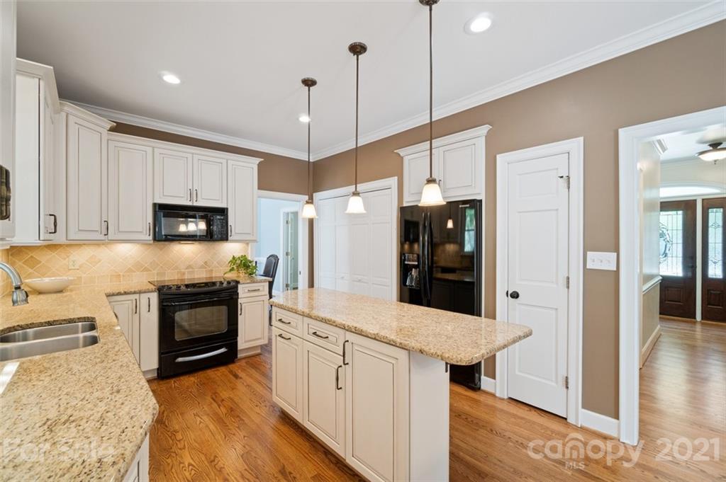 4301 Quail View Road Charlotte, NC 28226 - Photo 4 of 30 Gallery Image 4