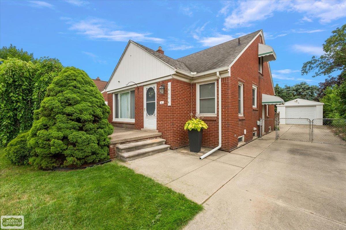 16504 Toepfer Drive Eastpointe, MI 48021 - Photo 9 of 70