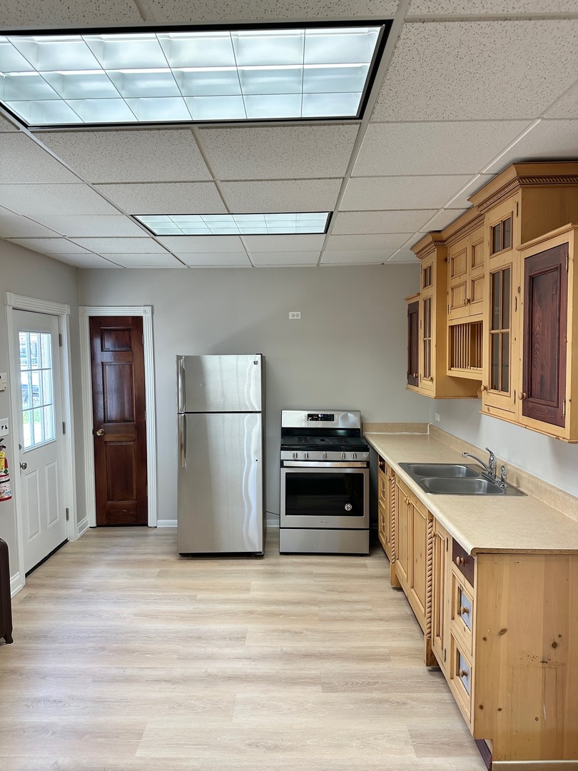 40 Crystal Street, Unit B Cary, IL 60013 - Photo 7 of 15 a kitchen with stainless steel appliances granite countertop a stove a refrigerator and a sink