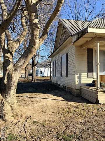 $44,500 | 202 College Street, Pleasant Hill, IL 62366