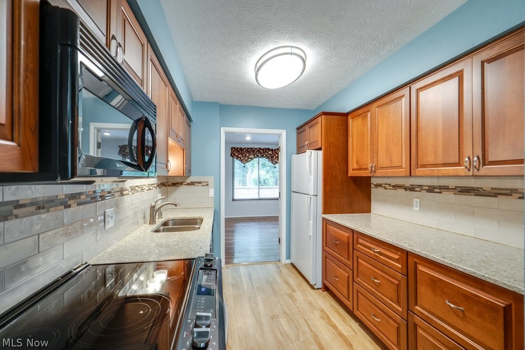 3388 South Smith Road Fairlawn, OH 44333 - Photo 5 of 31 Custom cabinets. Granite counter tops and great back splash! Remodeled 5 years new! Amazing Pantry not shown here.
