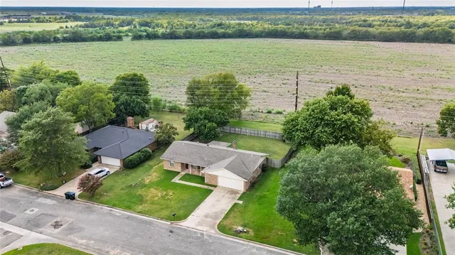 an aerial view of a house with outdoor space and lake view