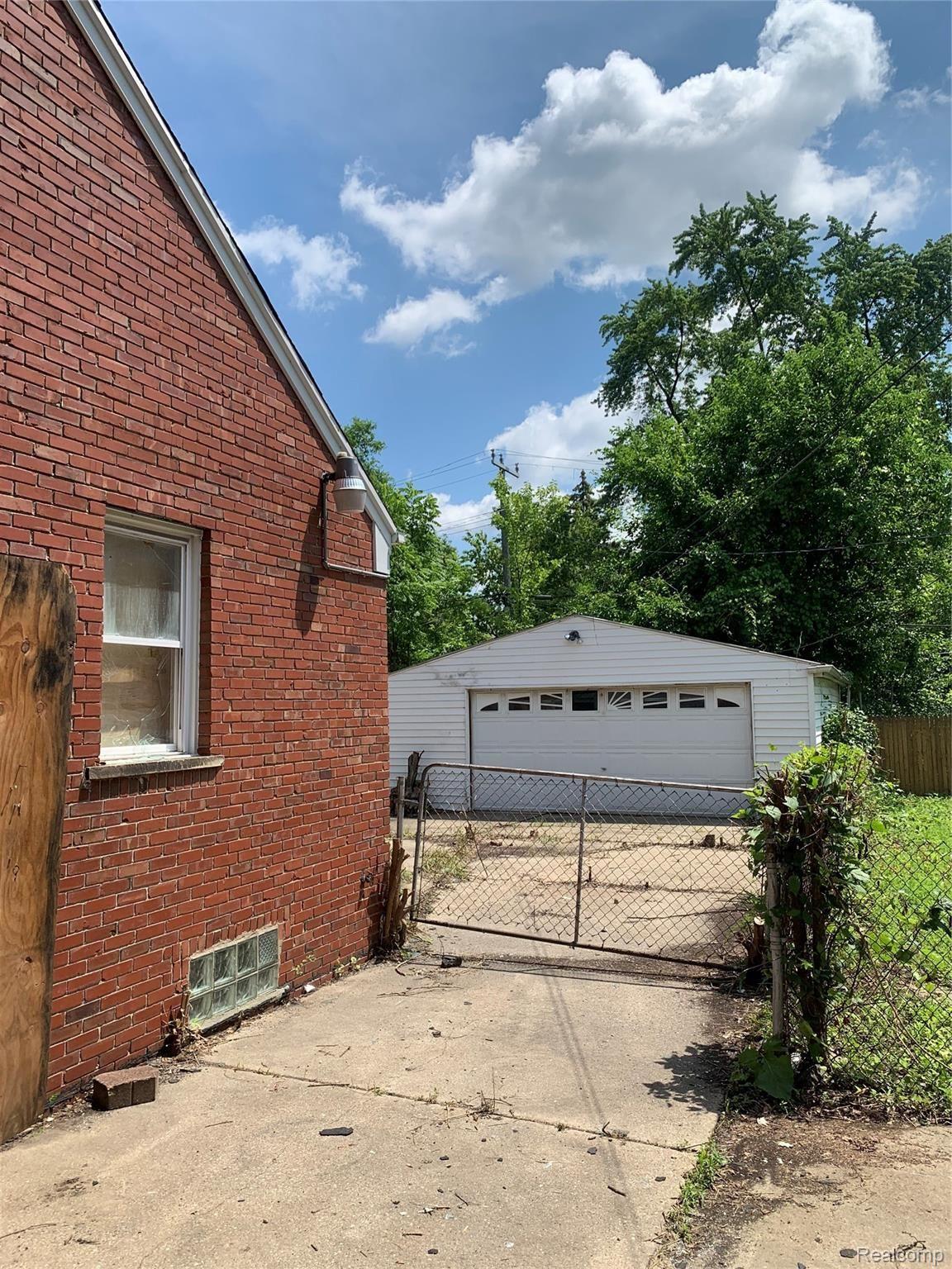 8890 Evergreen Road Detroit, MI 48228 - Photo 2 of 26 Photo Jun 29, 12 21 25 PM.jpg