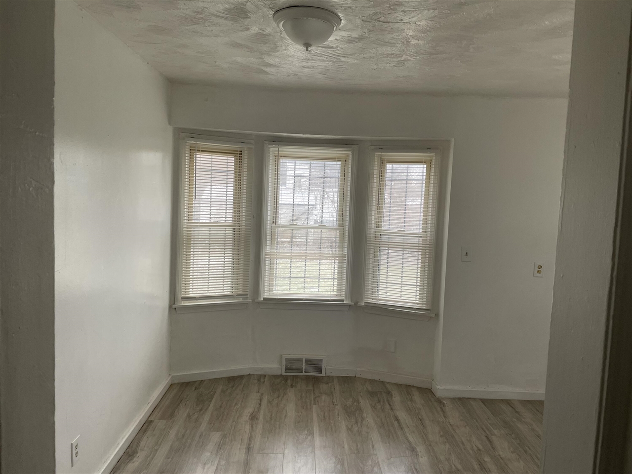 9649 Evergreen Road Detroit, MI 48228 - Photo 8 of 22