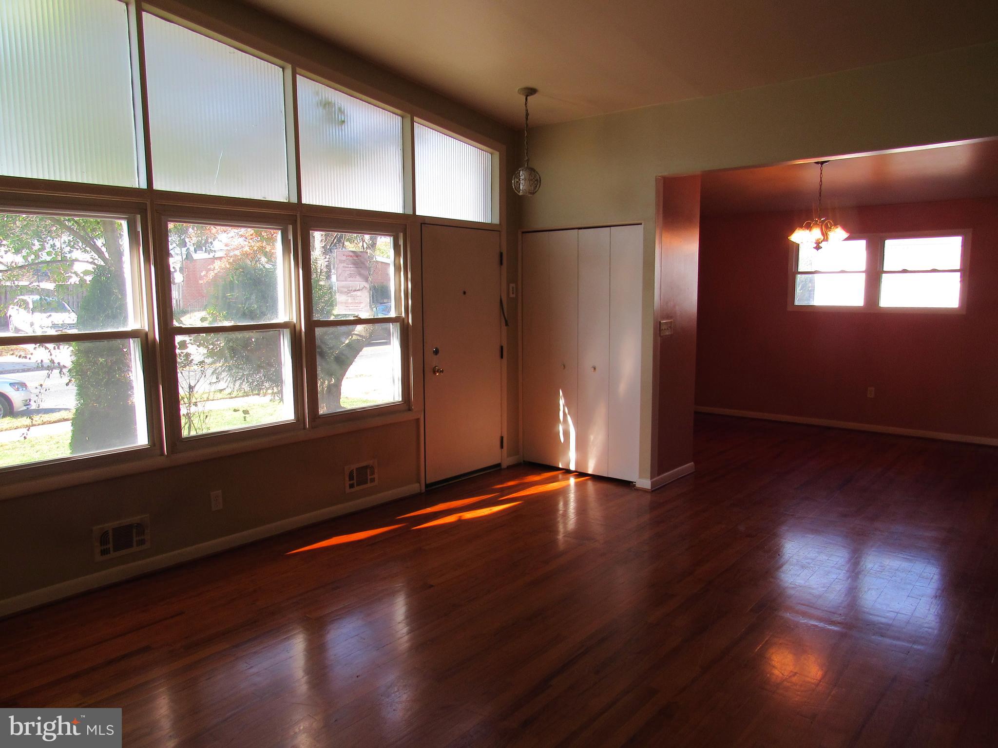 8116 Scotts Level Road Baltimore, MD 21208 - Photo 6 of 37 Living Room