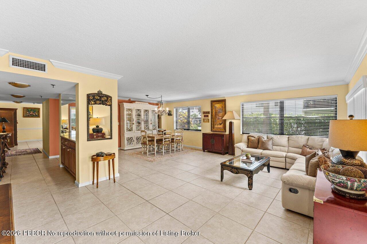 372 Golfview Road, Unit 101 North Palm Beach, FL 33408 - Photo 16 of 31 Living Room / Dining / Wet Bar