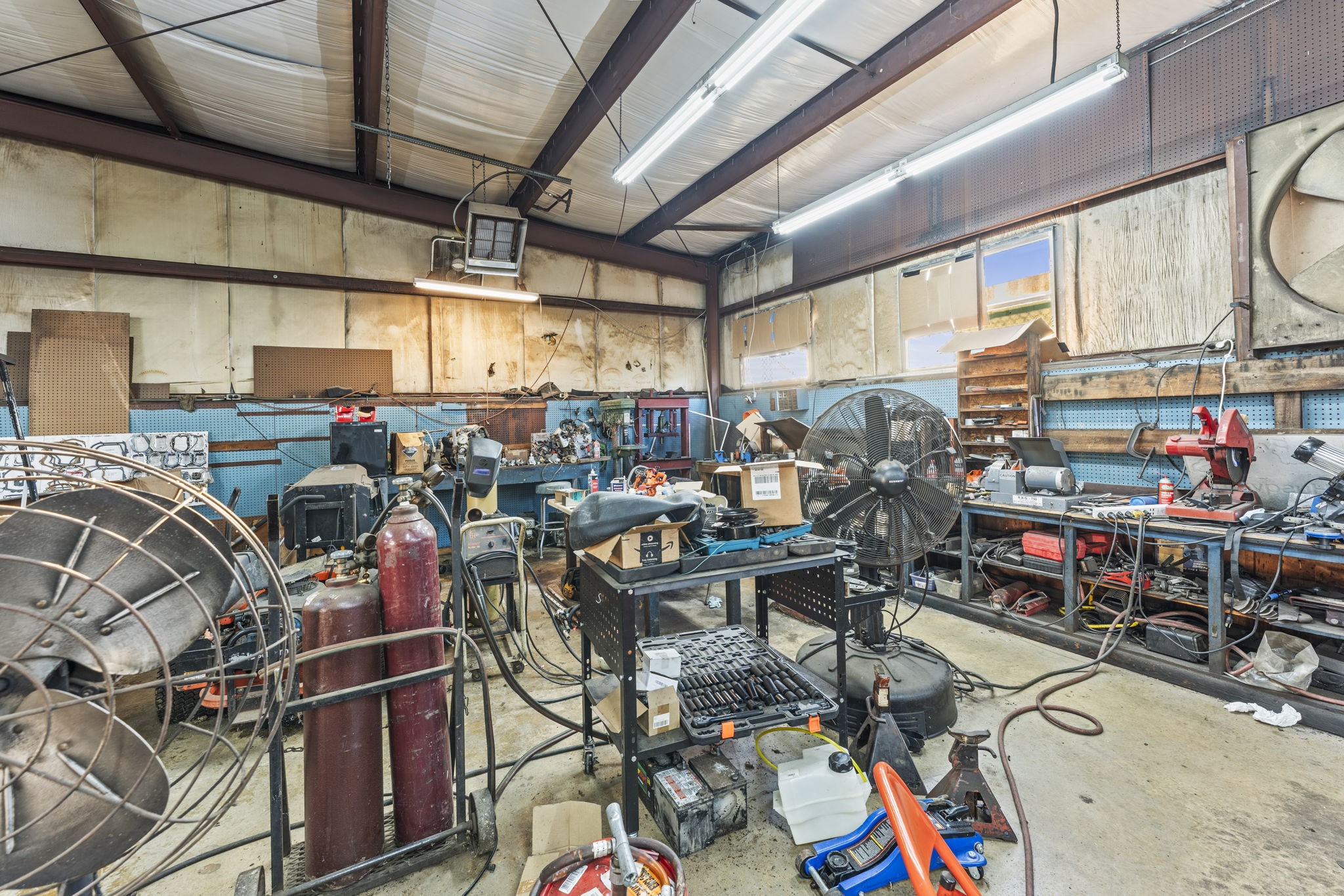 918 South College Street Winchester, TN 37398 - Photo 24 of 44 a view of a storage area with racks on the table