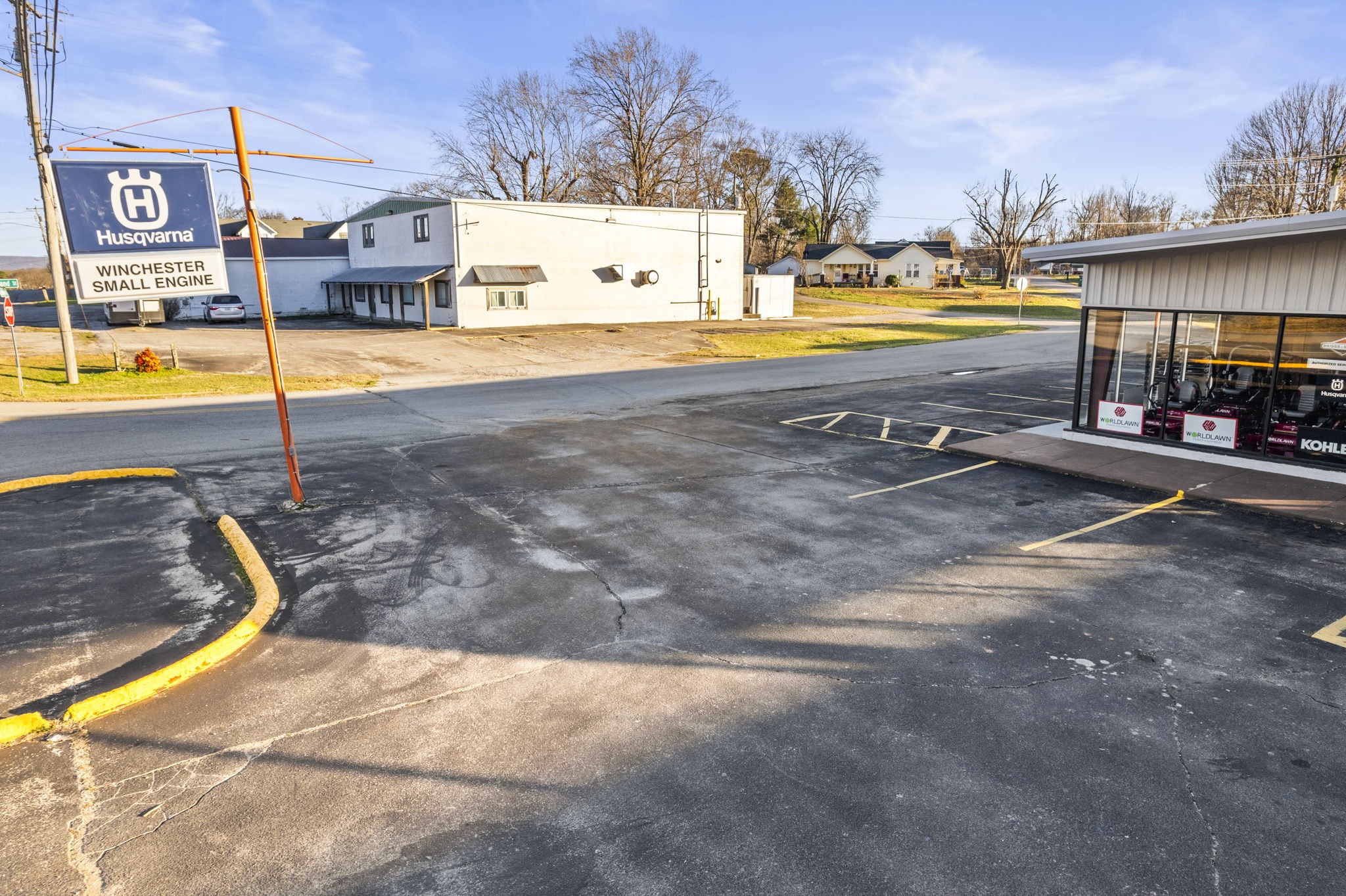 918 South College Street Winchester, TN 37398 - Photo 6 of 44 a view of a swimming pool with an outdoor seating