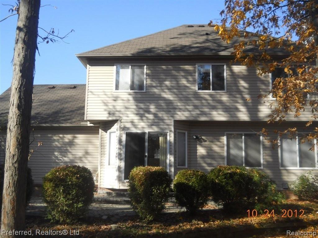 110 Chestnut Ridge Walled Lake, MI 48390 - Photo 2 of 17 Rear