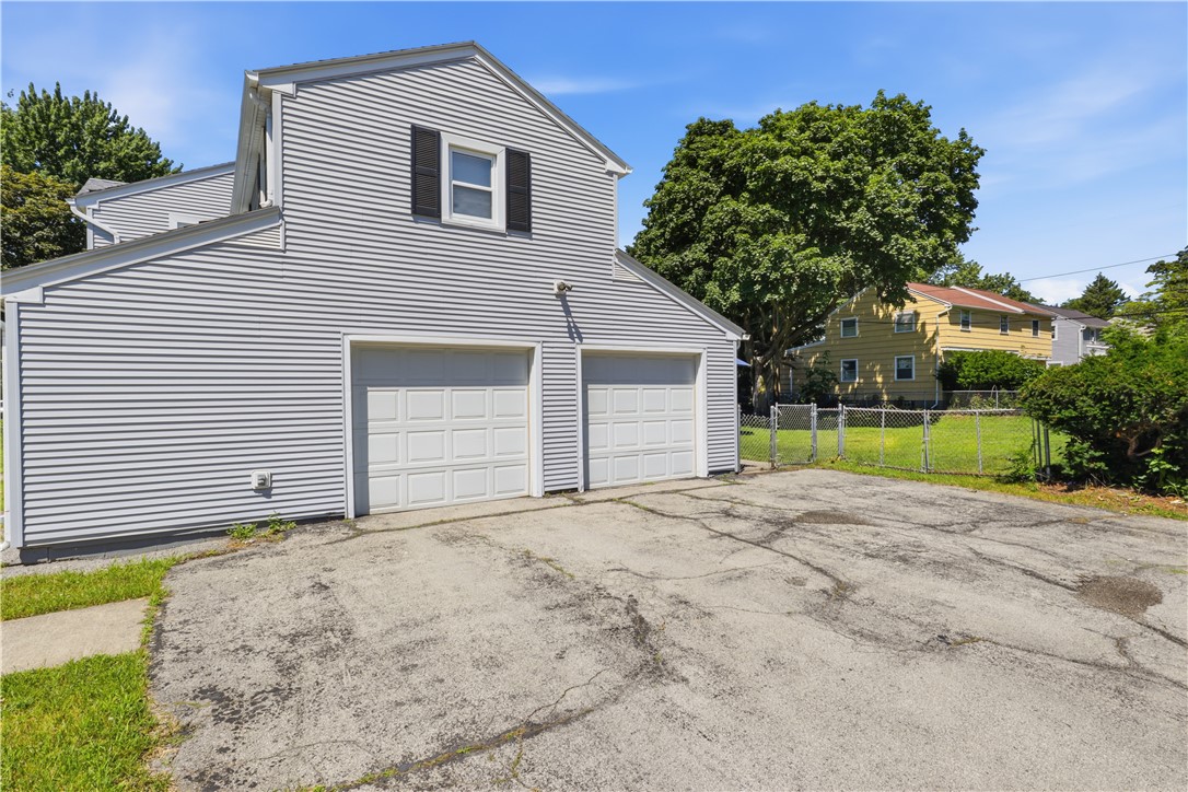 58 Dawes Road Irondequoit, NY 14622 - Photo 4 of 43