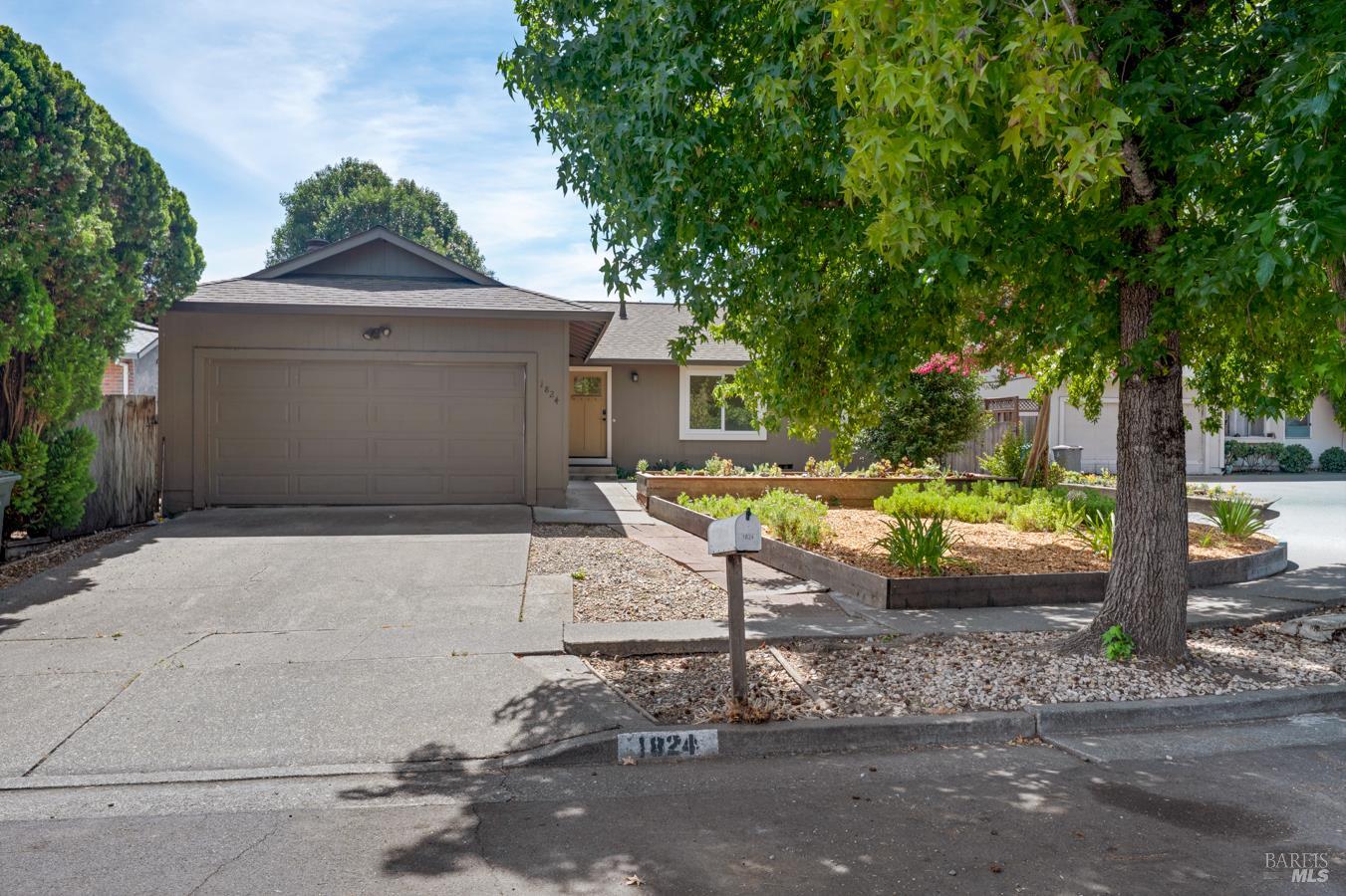 1824 Fenwick Place Santa Rosa, CA 95401 - Photo 2 of 24 Gallery Image 2