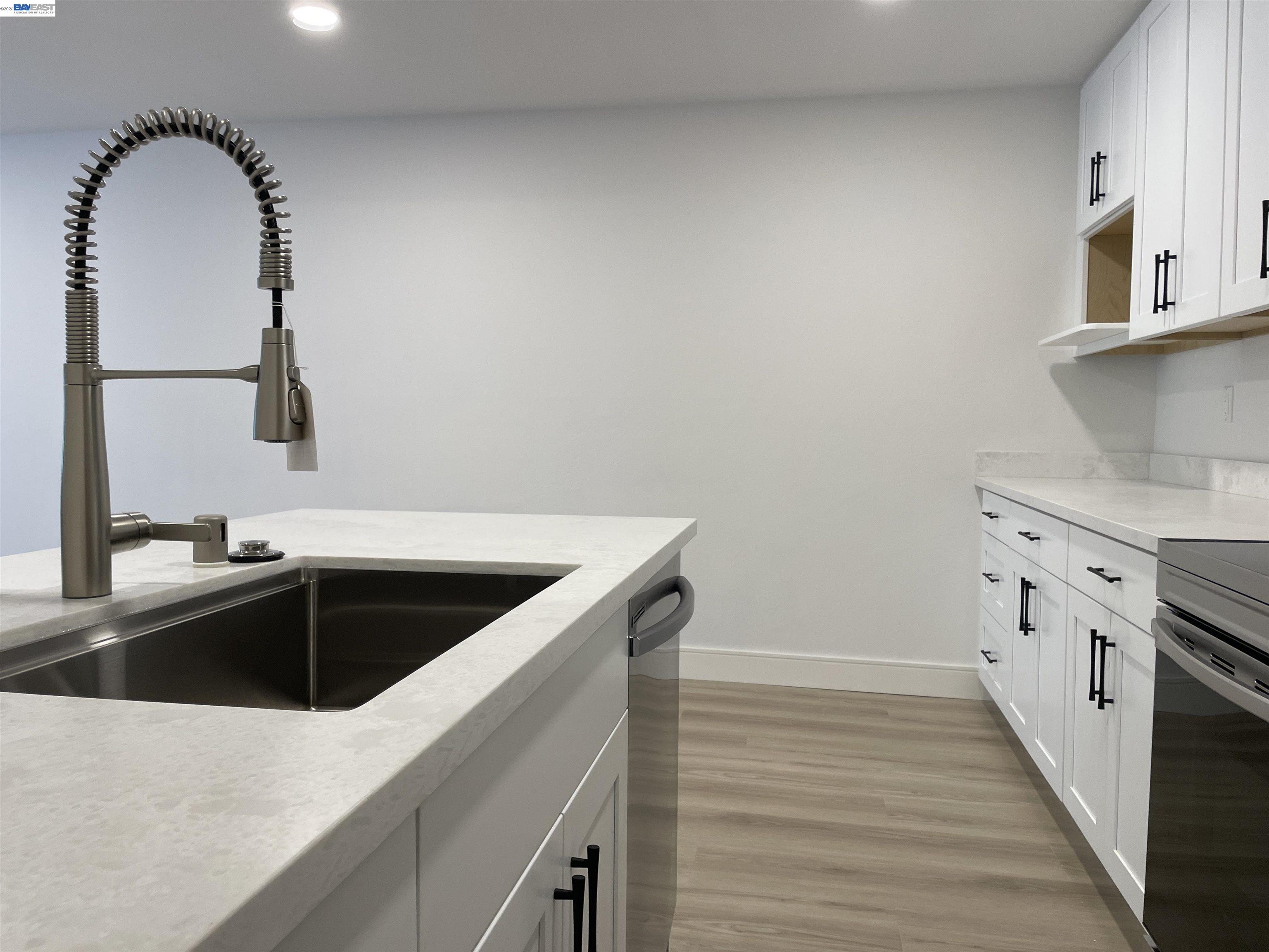 965 Shorepoint Court, Unit 200 Alameda, CA 94501 - Photo 7 of 36