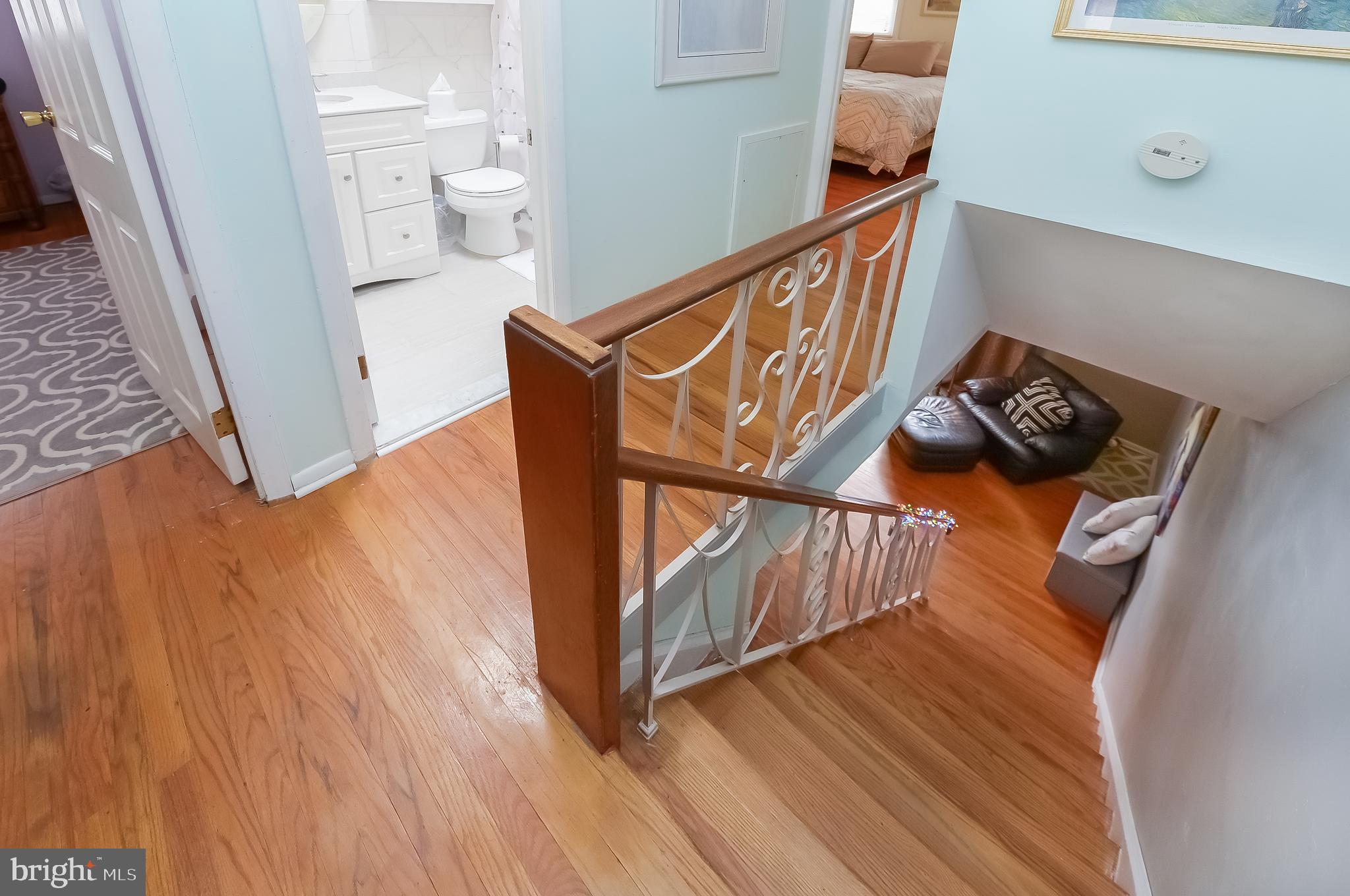 7328 Hill Road Philadelphia, PA 19128 - Photo 11 of 36 Upper Hallway