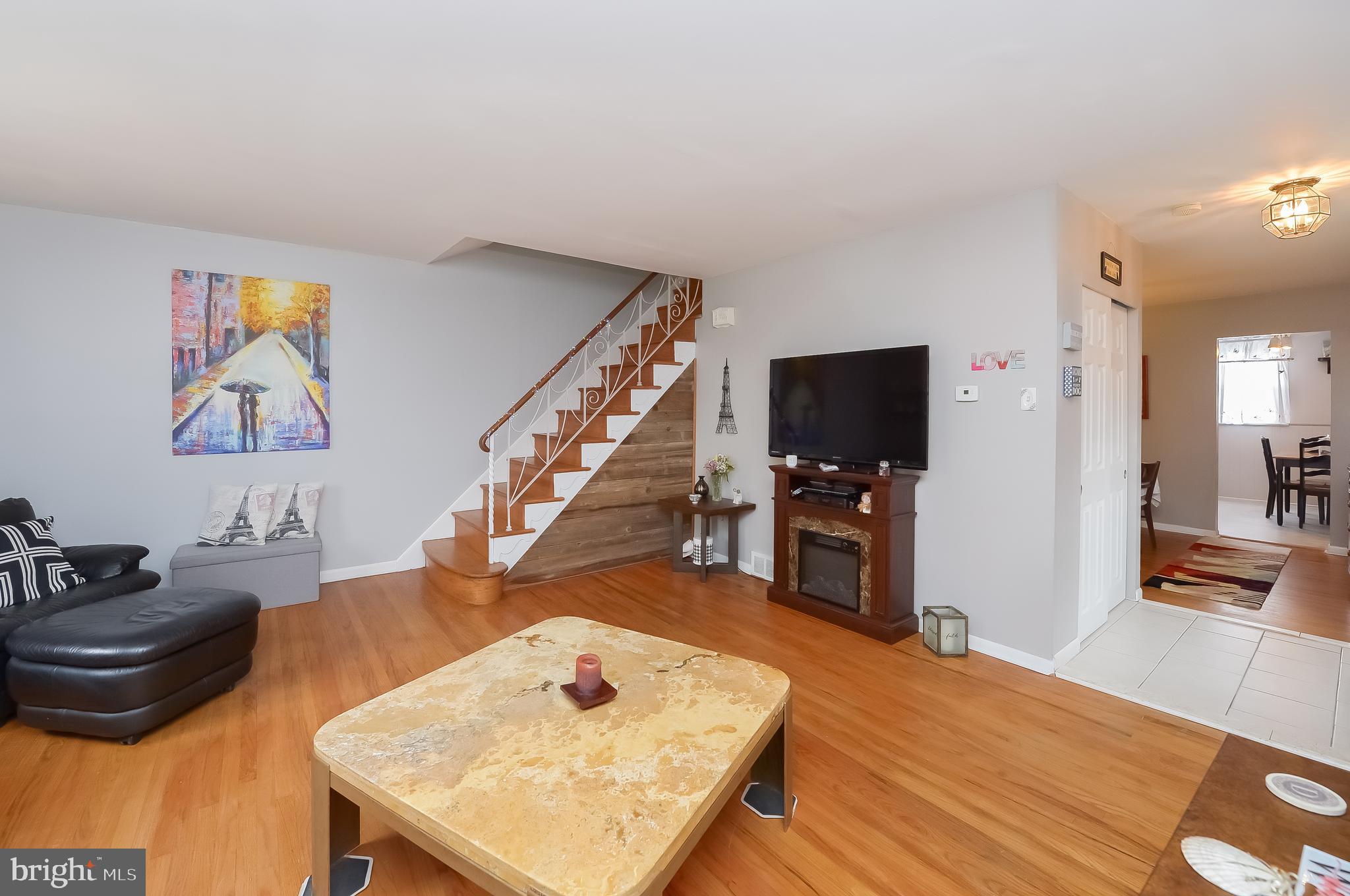 7328 Hill Road Philadelphia, PA 19128 - Photo 5 of 36 Living Room