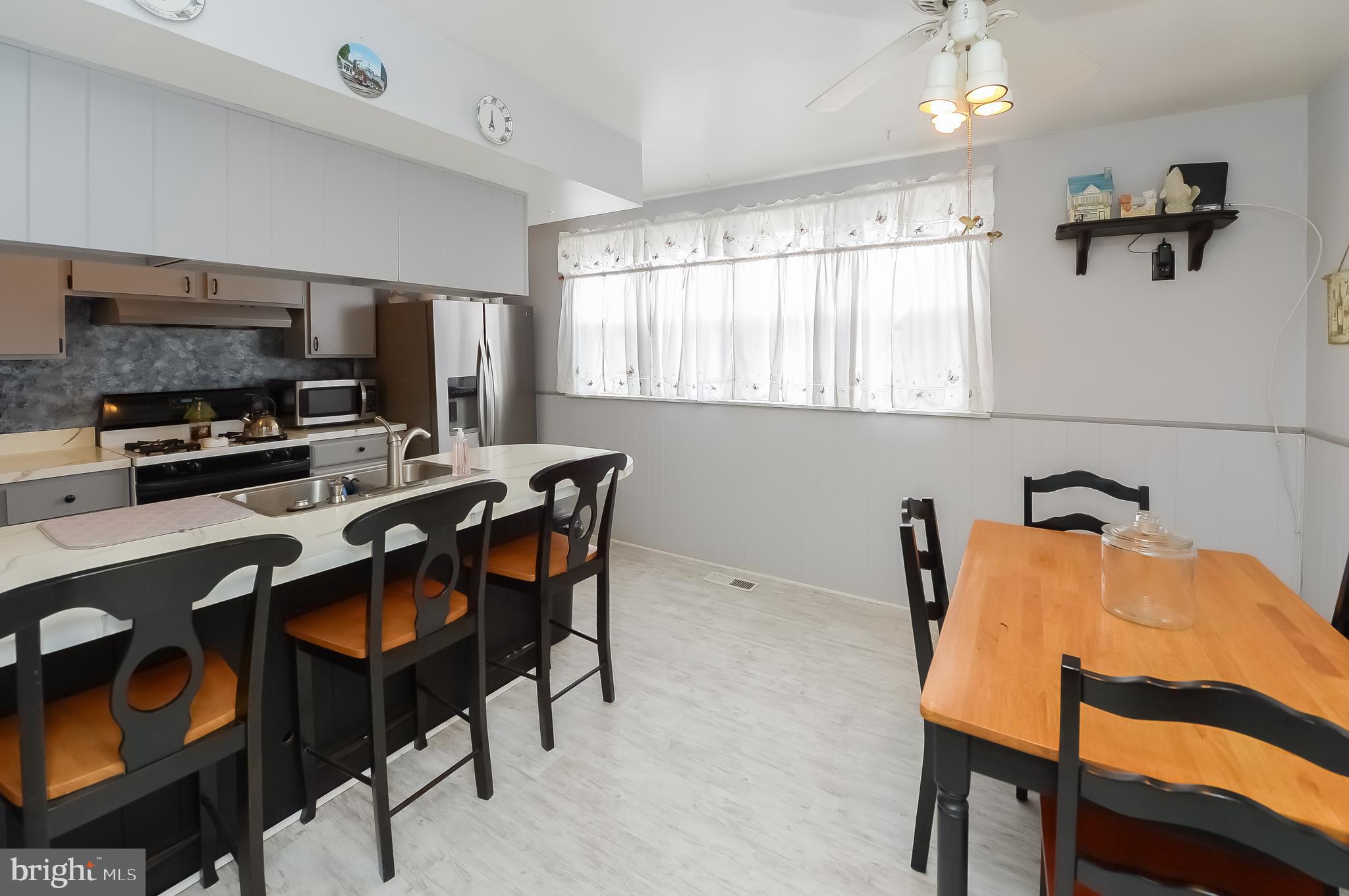 7328 Hill Road Philadelphia, PA 19128 - Photo 8 of 36 Kitchen