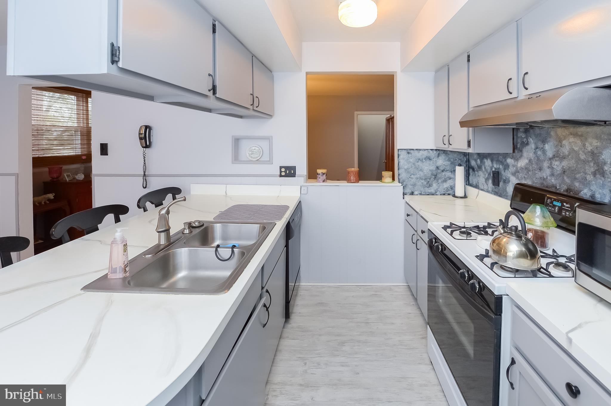 7328 Hill Road Philadelphia, PA 19128 - Photo 10 of 36 Kitchen