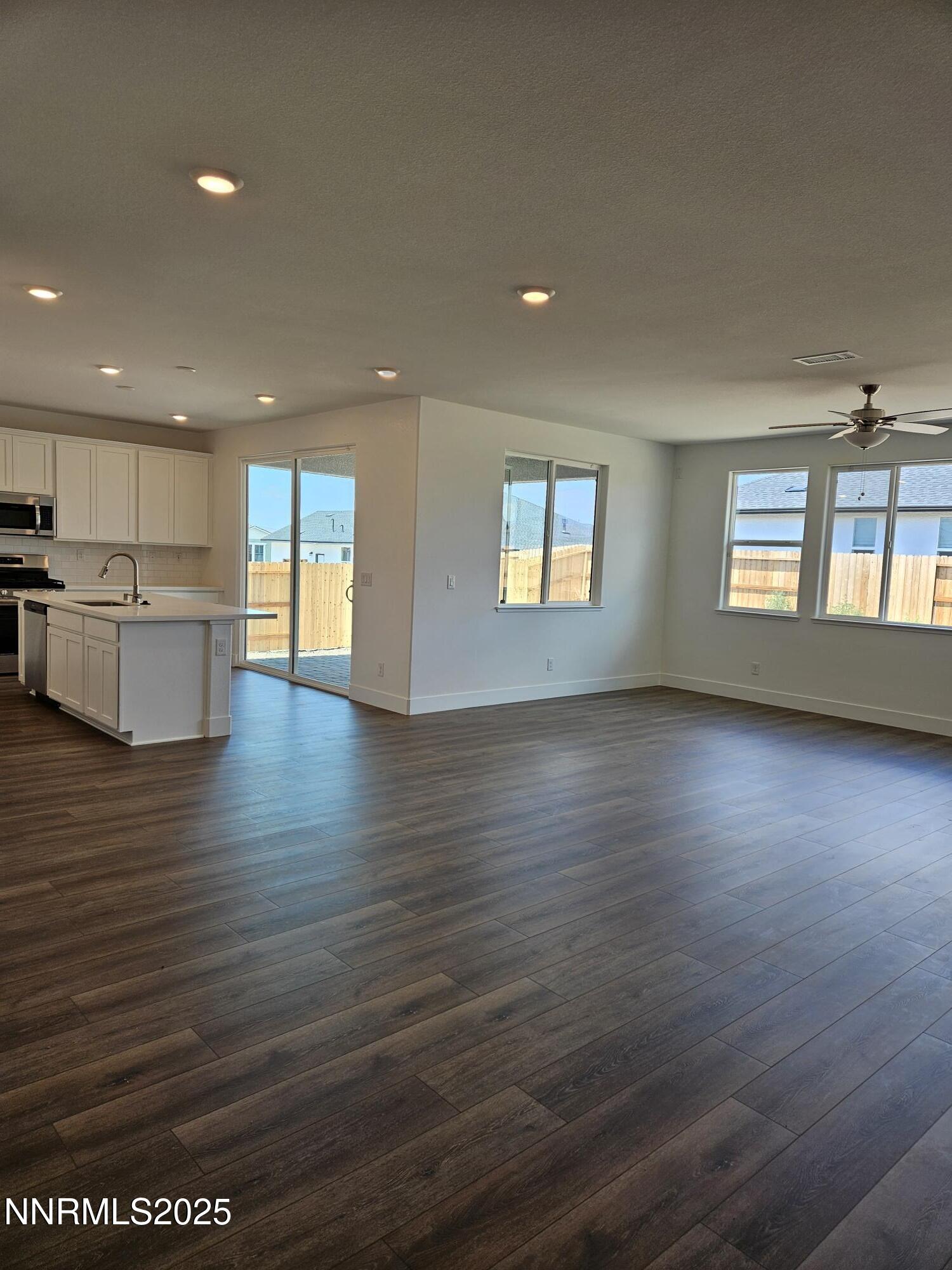 1224 Heybourne Road Gardnerville, NV 89410 - Photo 3 of 23 Greatroom