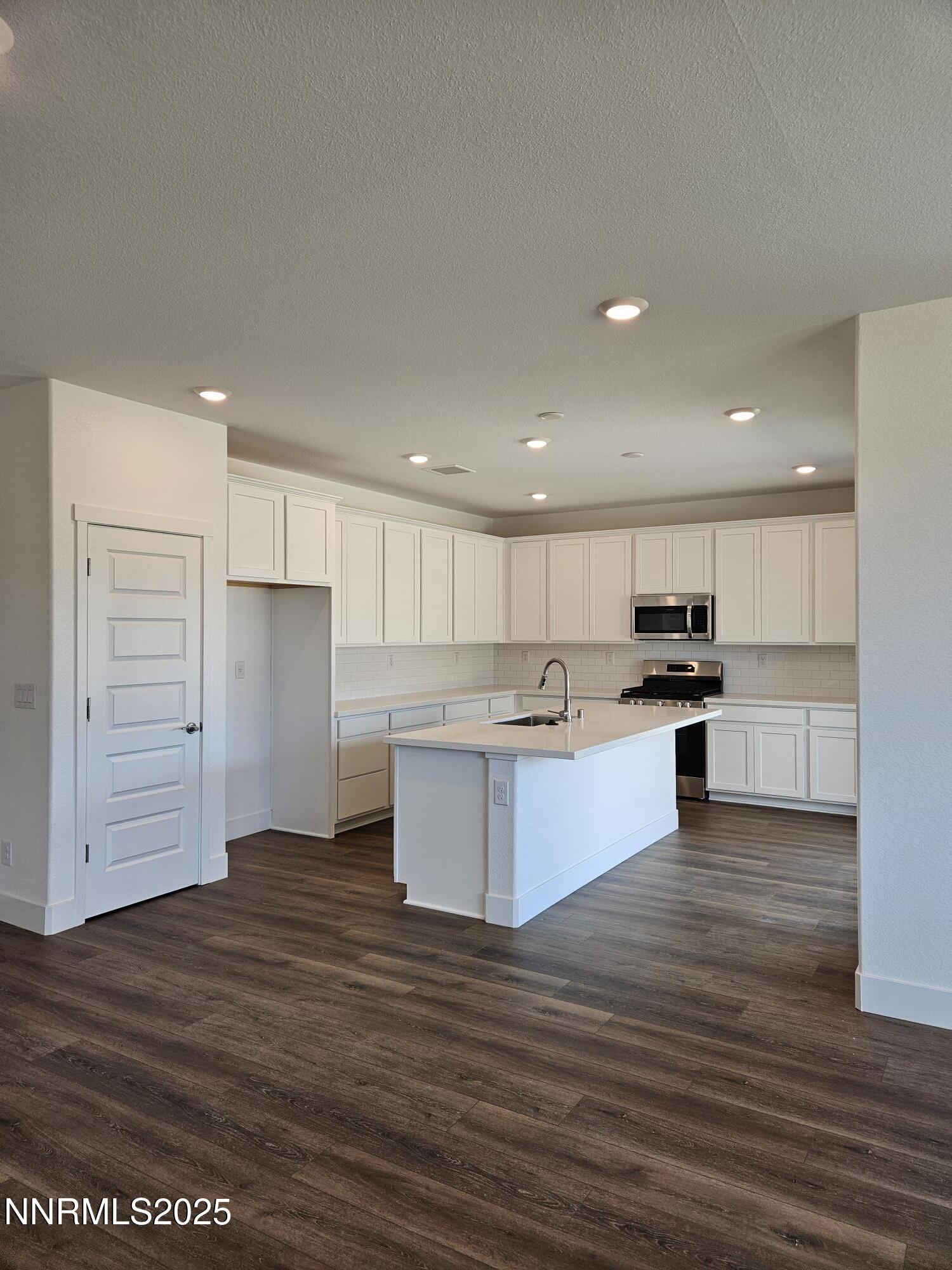 1224 Heybourne Road Gardnerville, NV 89410 - Photo 6 of 23 Kitchen