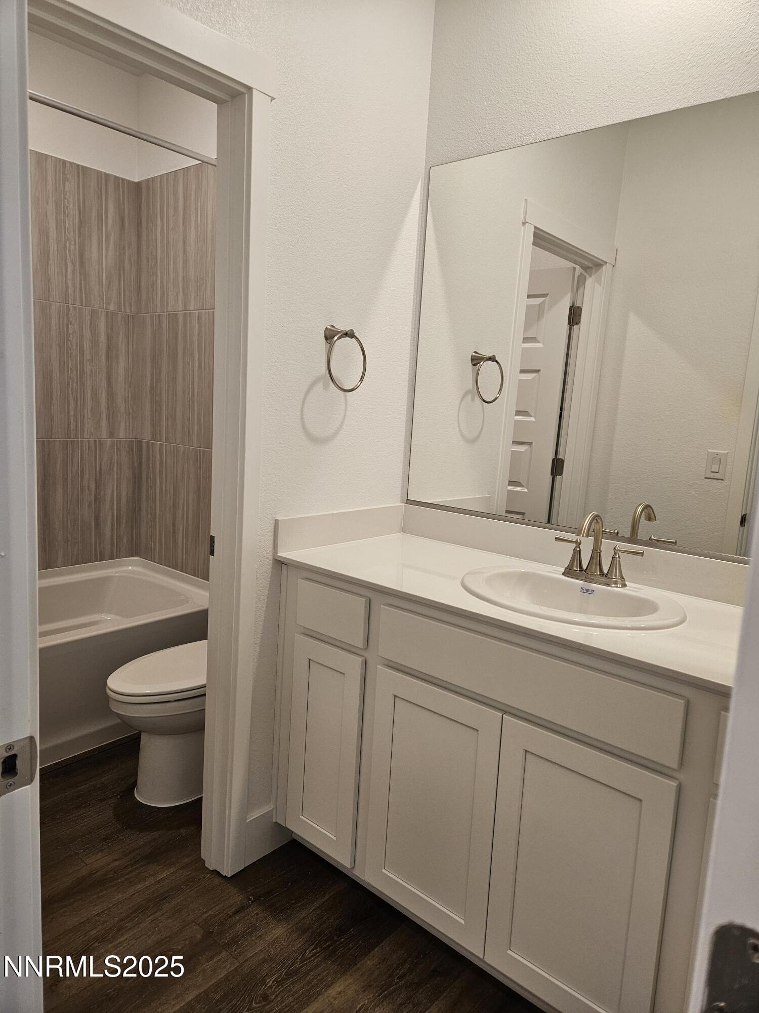 1224 Heybourne Road Gardnerville, NV 89410 - Photo 9 of 23 Guest Bathroom