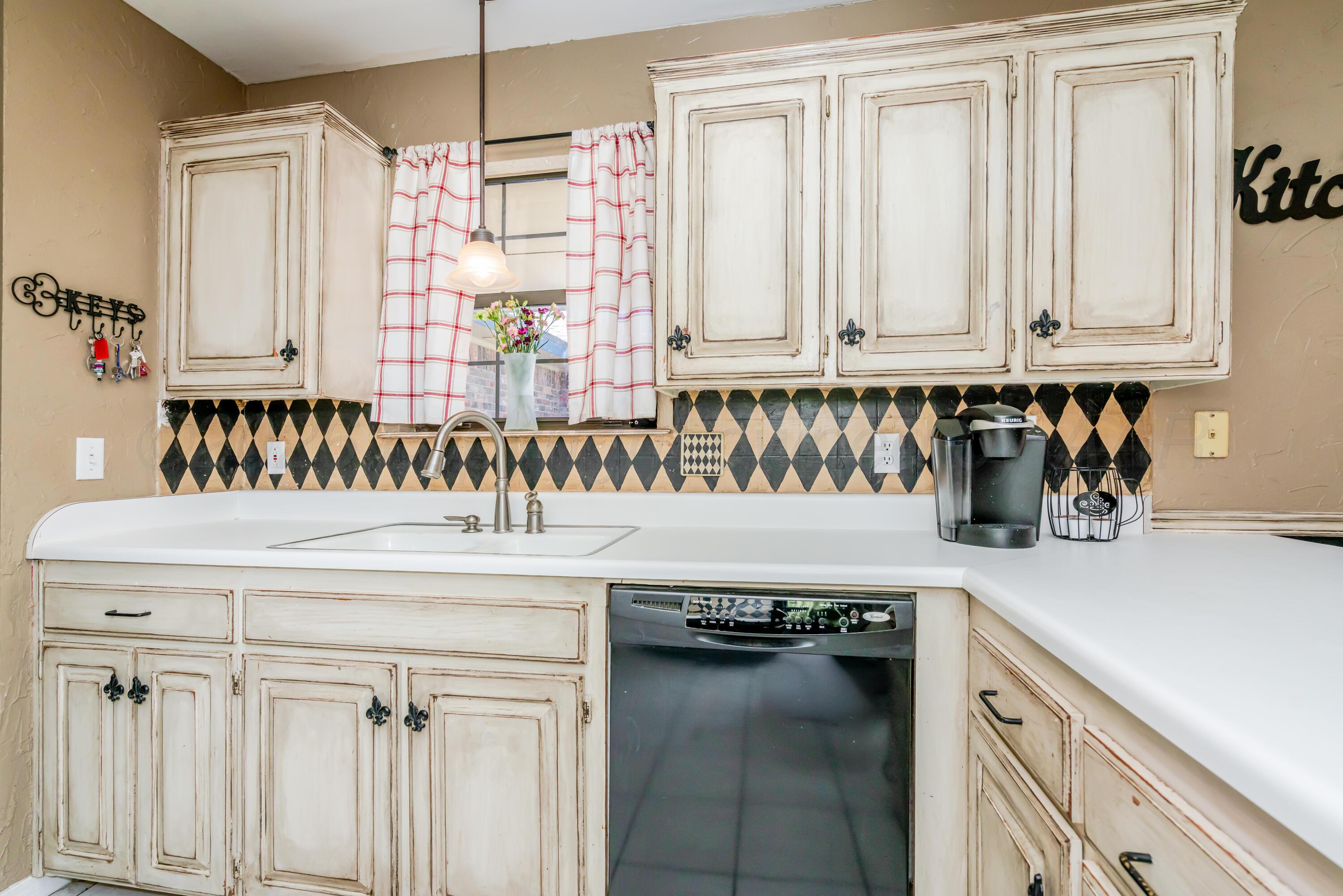 8010 Claret Street Amarillo, TX 79110 - Photo 12 of 36 Kitchen